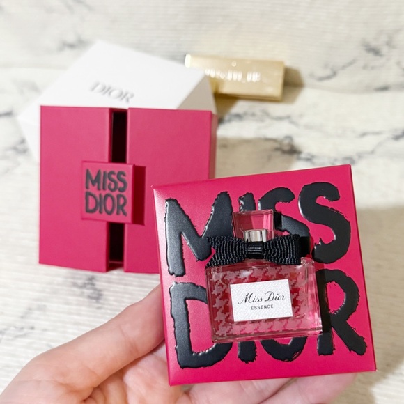 Miss Dior Essence Mini 5 ML Dabber In Limited Edition Display Case - Picture 1 of 13